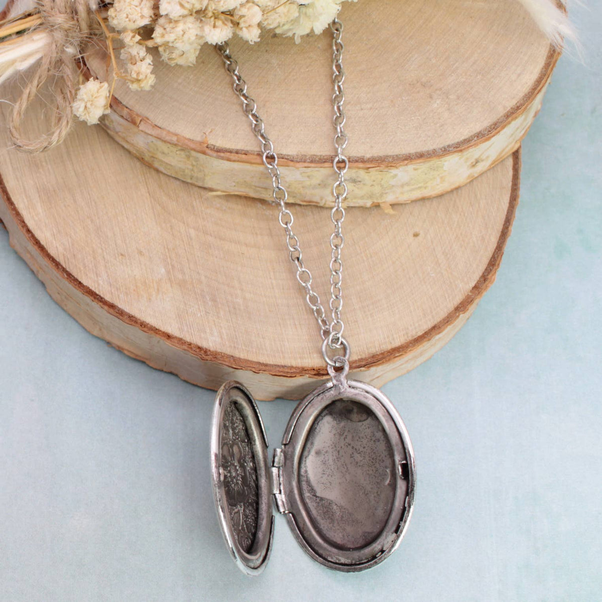 Vintage Memories Silver Floral Locket Necklace