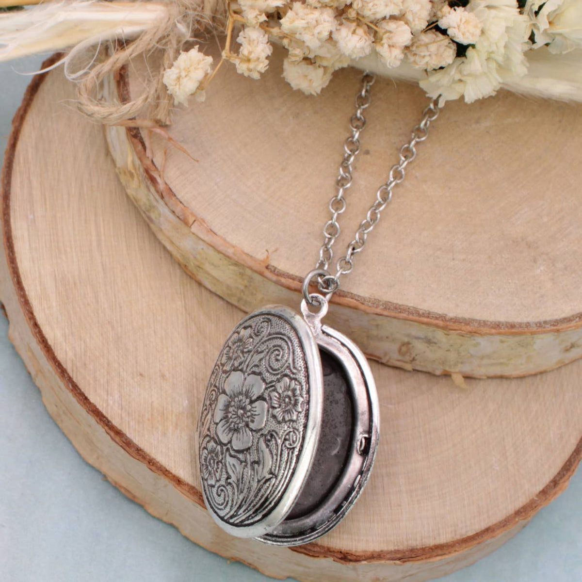 Vintage Memories Silver Floral Locket Necklace